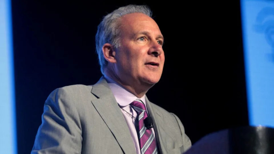 Bitcoin Is No Manhattan Real Estate, Peter Schiff Challenges MicroStrategy's Micheal Saylor: 'BTC Doesn't Generate Any Income'