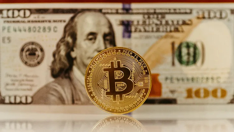 Bitcoin Could Hit $122K by February Before Consolidation, Says 10x Research