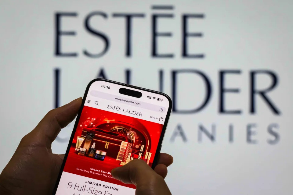 Estée Lauder Stock Dives on Surprise Loss, Job Cuts as Sales Decline