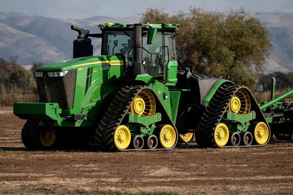 Deere Stock Slides as Sales Fall More Than Expected