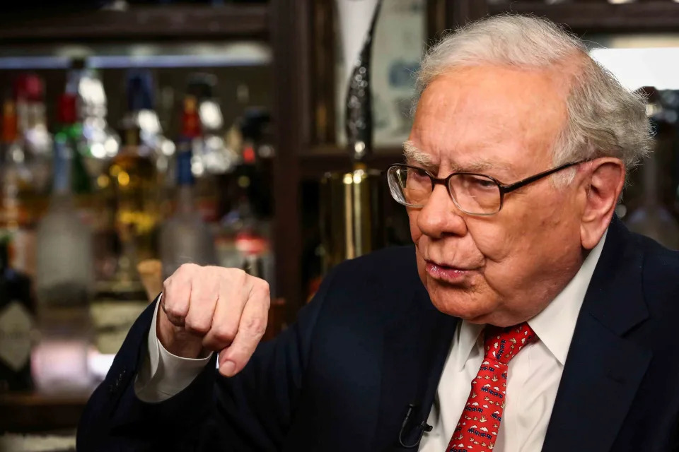 Buffett Says 'Substantial Majority' of Berkshire Shareholders' Money in Stocks