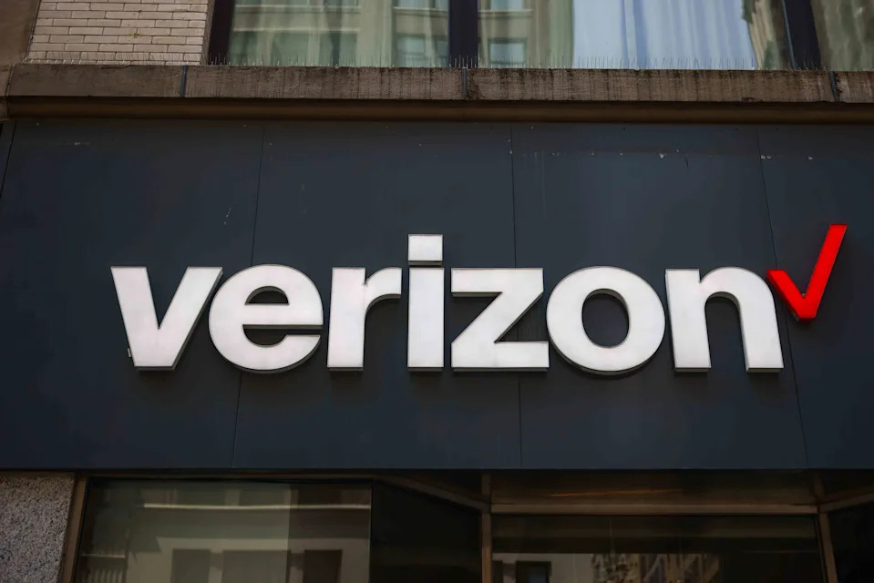 Verizon Stock Slumps After Warning of Soft Subscriber Growth